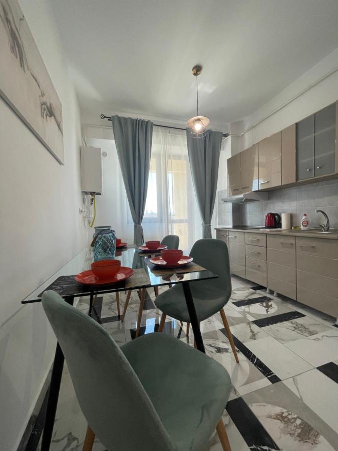 Family Apartment Near Palas Mall Iasi Exterior photo